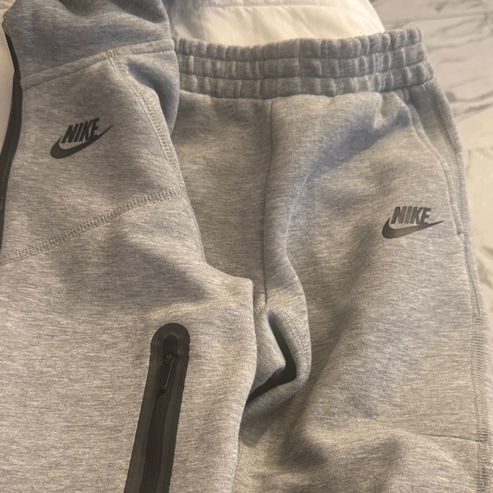 Nike TECH Toddlers Light Gray Outfit